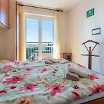 Apartment Mira 