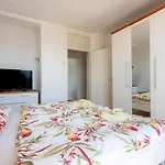 Apartment Mira 